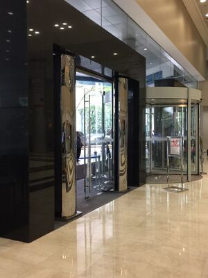 ستارة هواء ساخن عمودية عالية الجودة في SS304 ستارة مروحة الباب الجانبية لسرعة الباب 3m